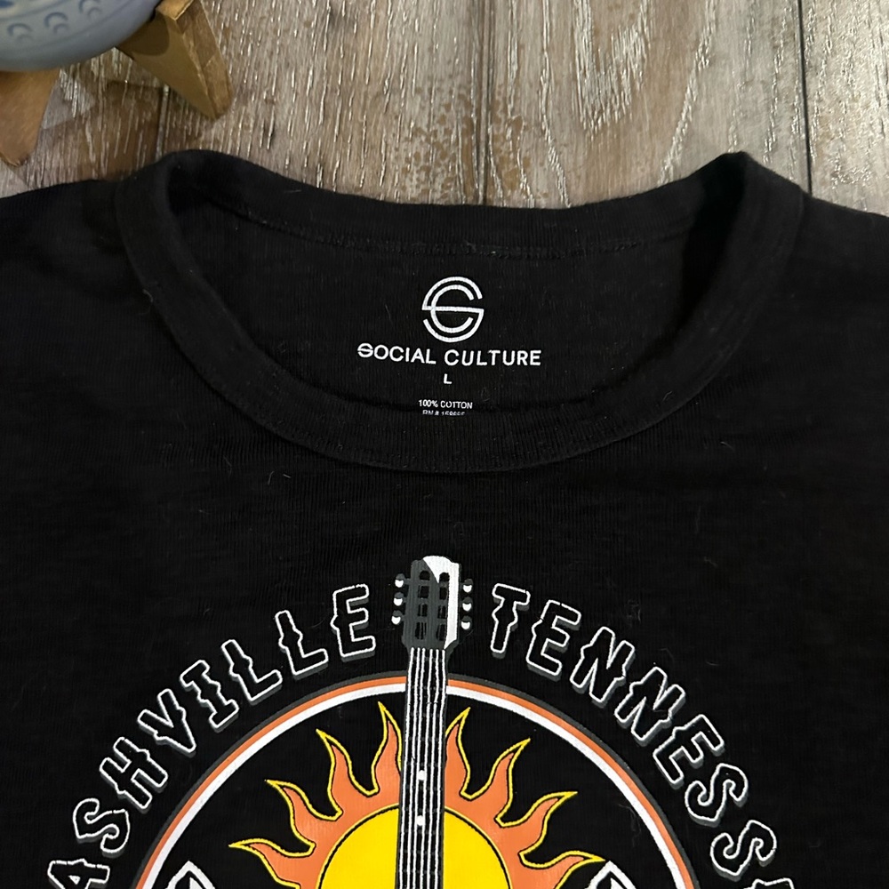 Nashville Tennessee Country Music Graphic Tee - Picture 4 of 7